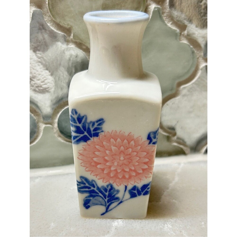 Vintage NOS Toyo Japan Bud Vase  3 3/4 inches